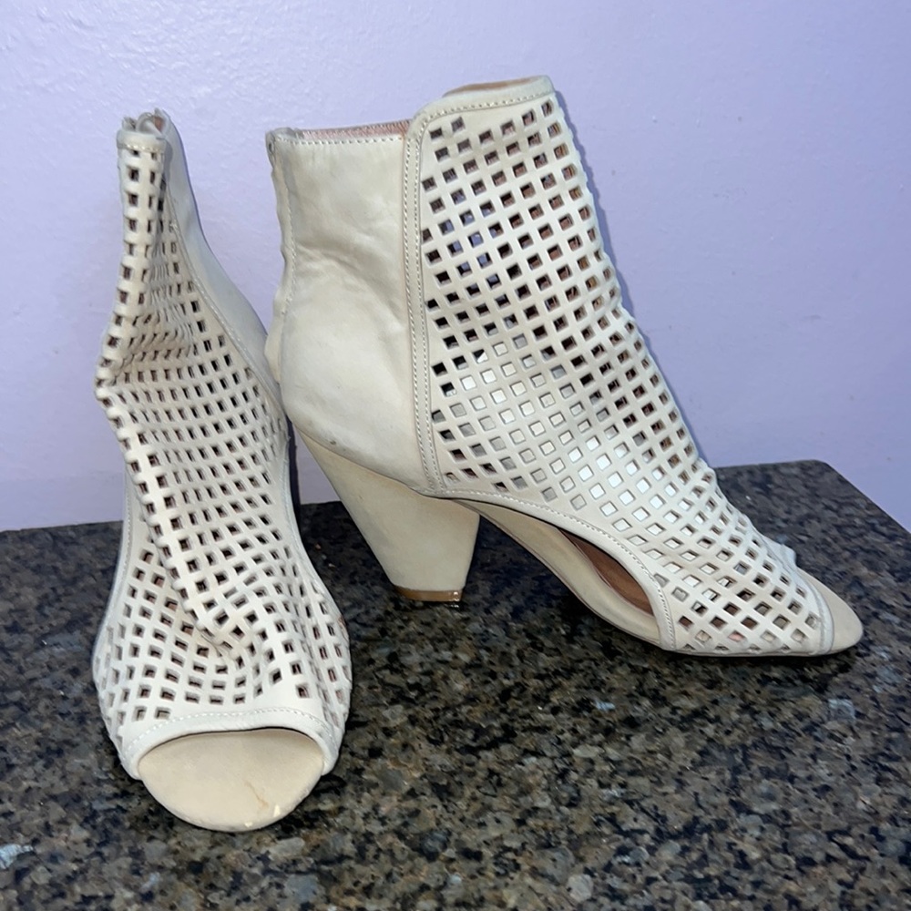 Vintage Jeffery Campbell tan short heeled high heels